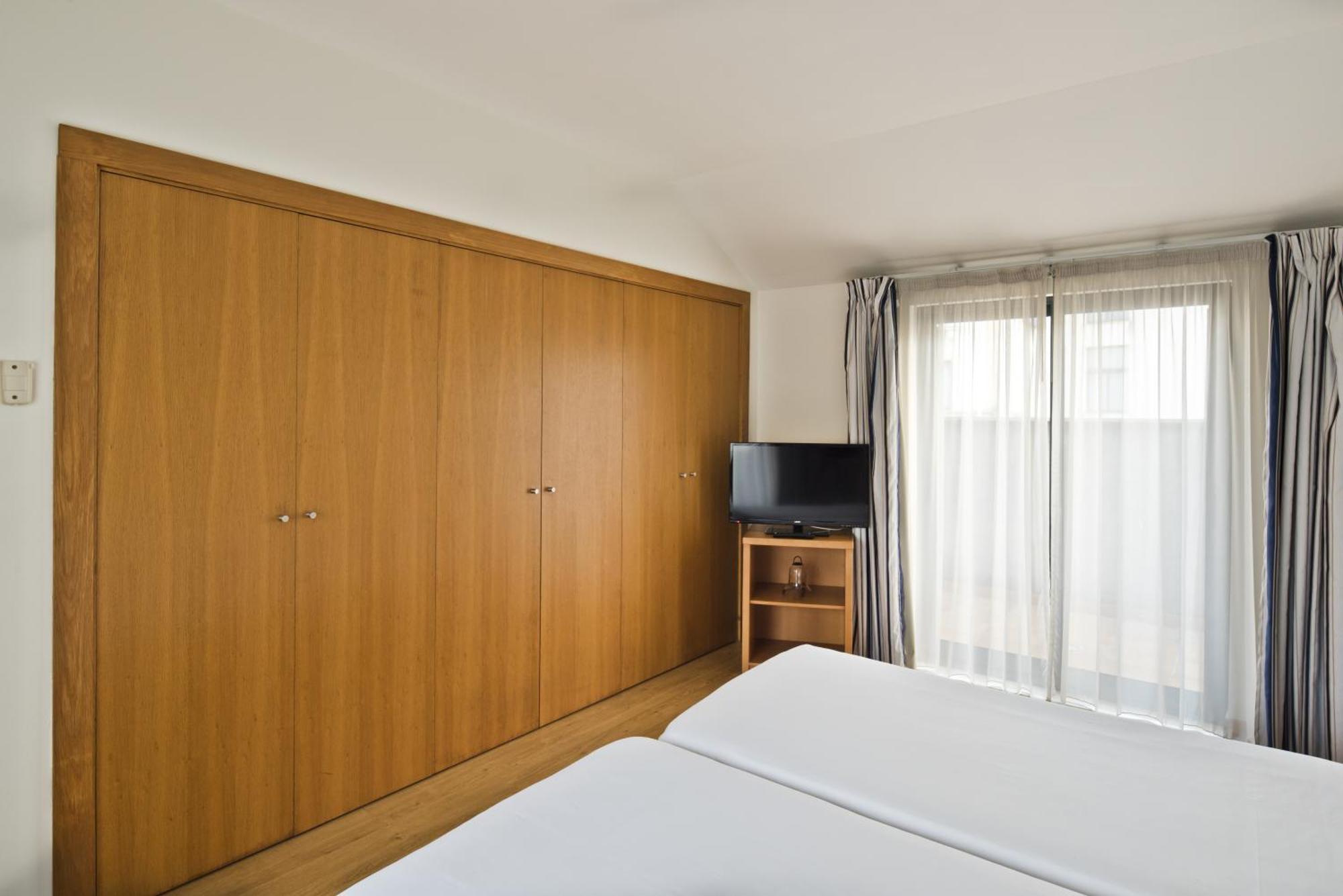 Lam Hotel Ештаррежа Екстер'єр фото