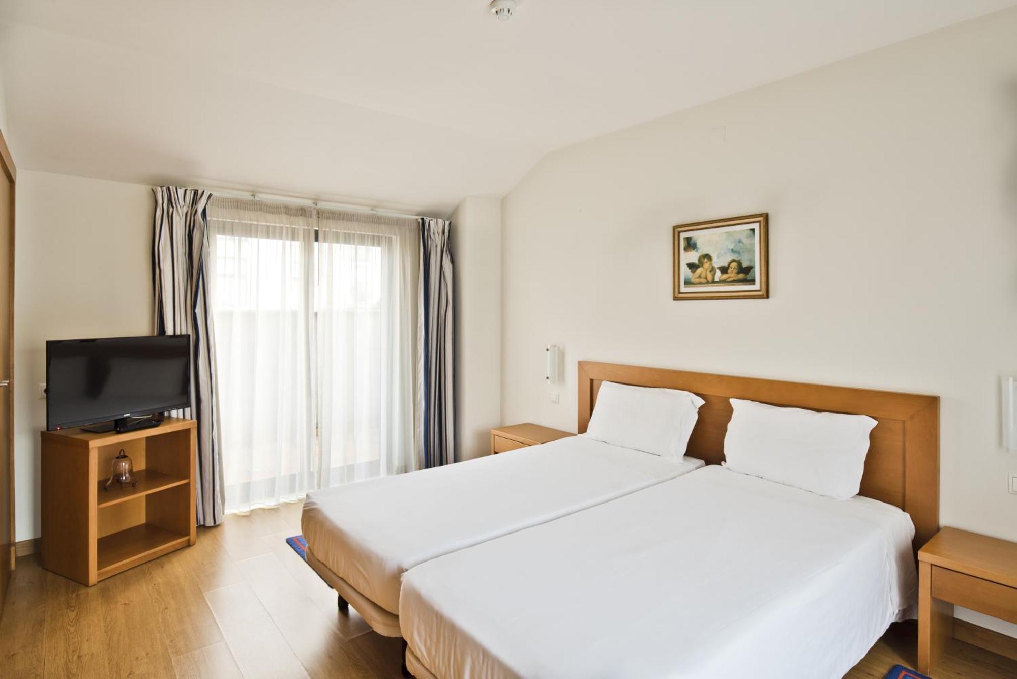 Lam Hotel Ештаррежа Екстер'єр фото