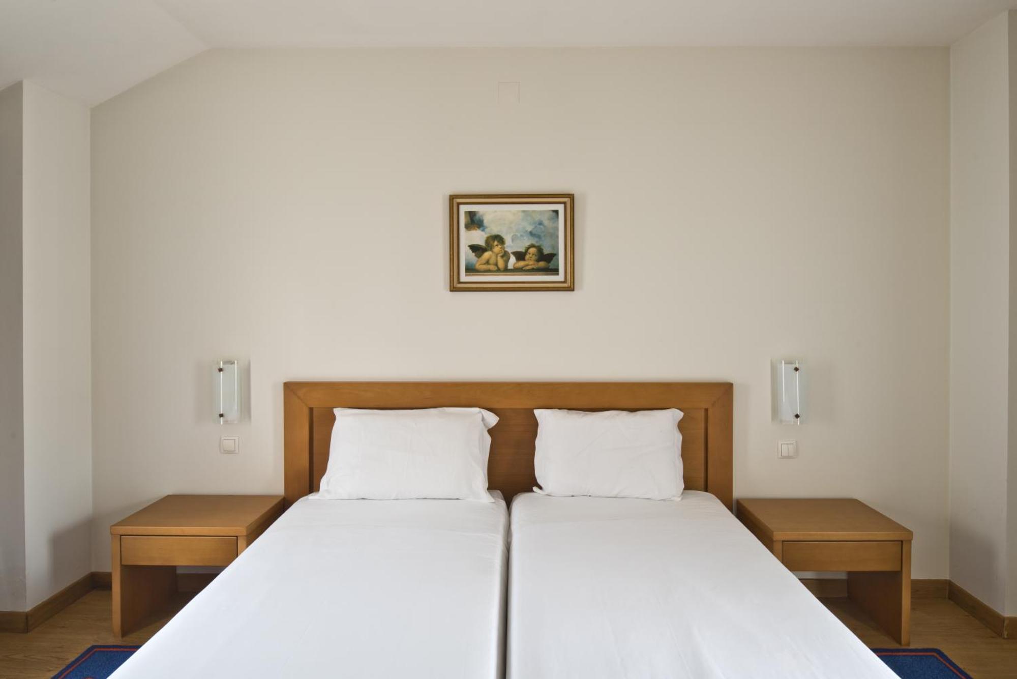 Lam Hotel Ештаррежа Екстер'єр фото