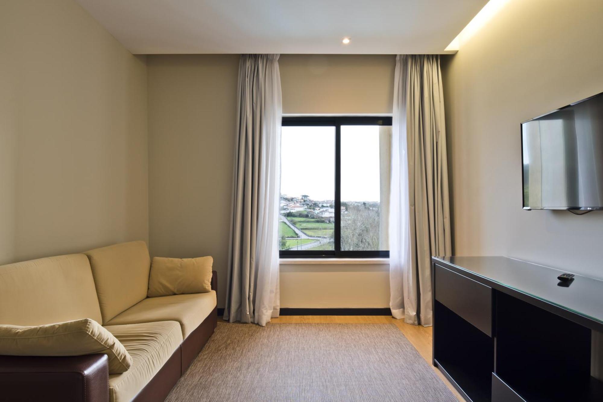 Lam Hotel Ештаррежа Екстер'єр фото